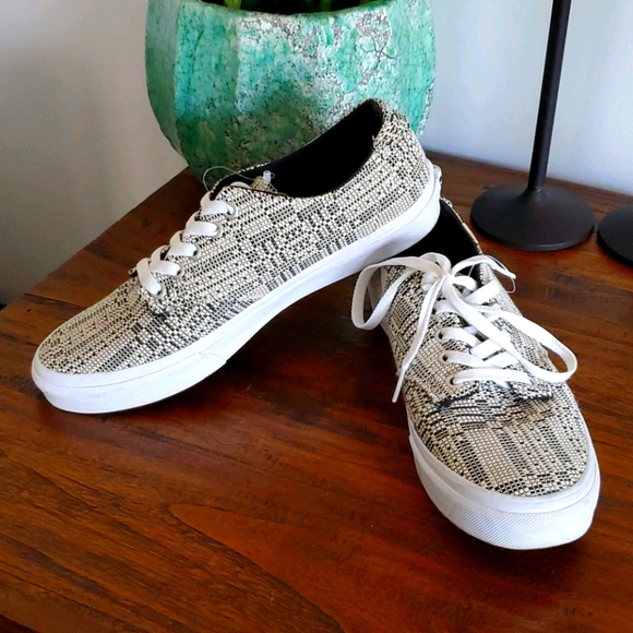 Unique Vans - Picture 2 of 8